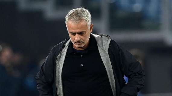 Roma - Sampdoria alla ripresa, Mourinho pensa alla difesa a quattro