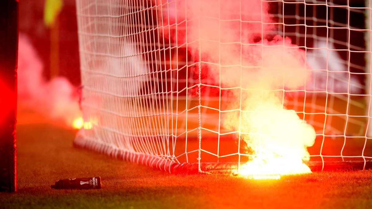 Giudice Sportivo, multa per il lancio di fumogeni in Sampdoria - Spezia
