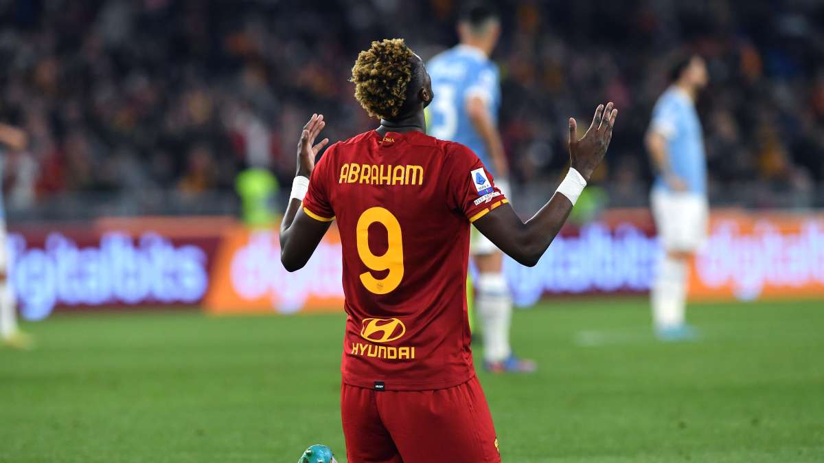Roma, Abraham non convocato dall'Inghilterra: il recupero in vista della Sampdoria