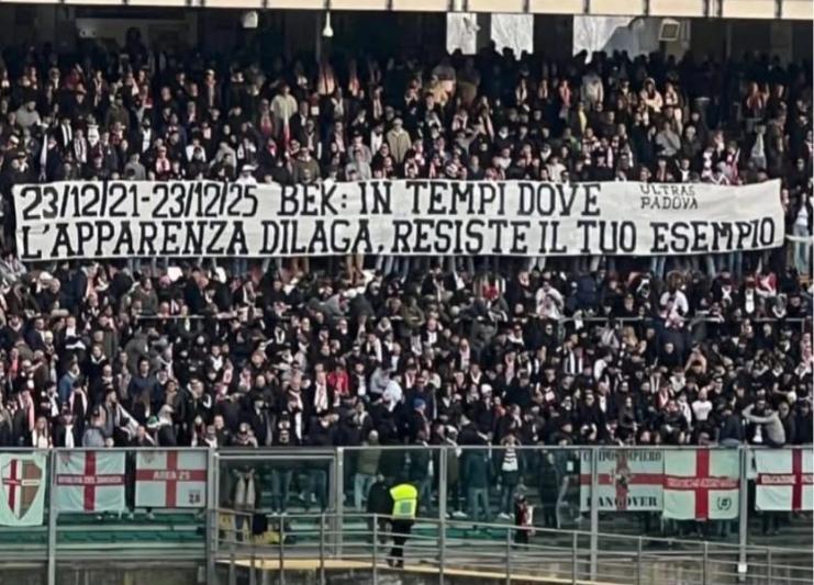 Padova - Sampdoria, apprezzamenti nazionali per lo striscione a Bek
