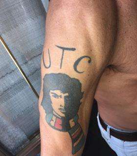 "Bevo e scatto per la Samp": il tatuaggio di nonno Angelo