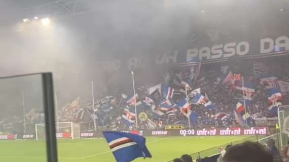 Sampdoria - Pisa, dalla tribuna Esposito ammira la Sud 