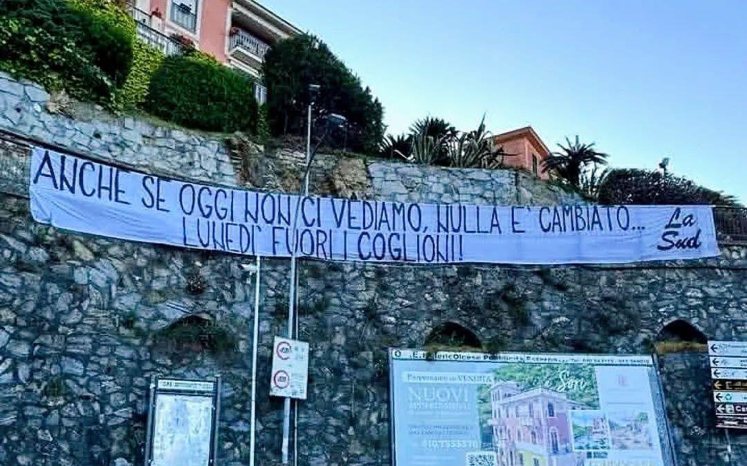 Tifoseria Sampdoria, striscione La Sud a Bogliasco rivolto ai giocatori