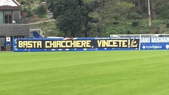Tifoseria Sampdoria, striscione dei gruppi della Sud a Bogliasco: "Basta chiacchiere, vincete"