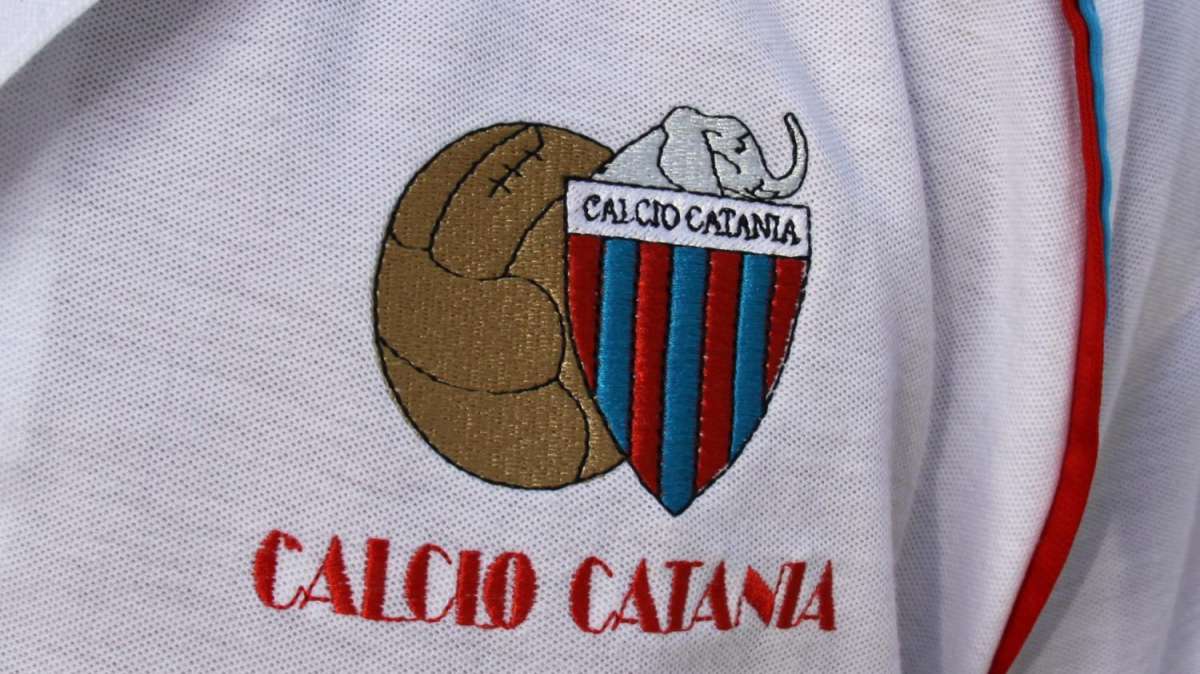 Catania si sveglia sotto la pioggia, campo pesante