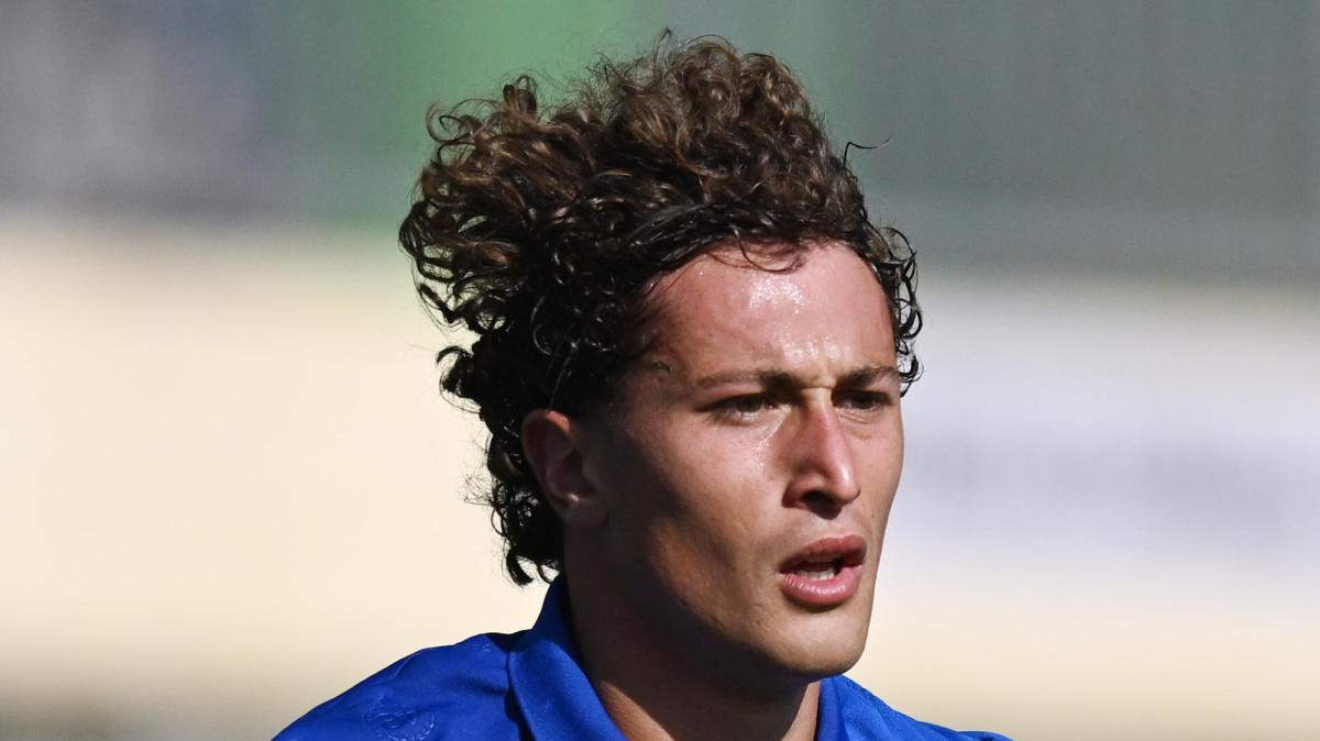 Sampdoria - Juve Stabia: palo di Esposito su punizione!