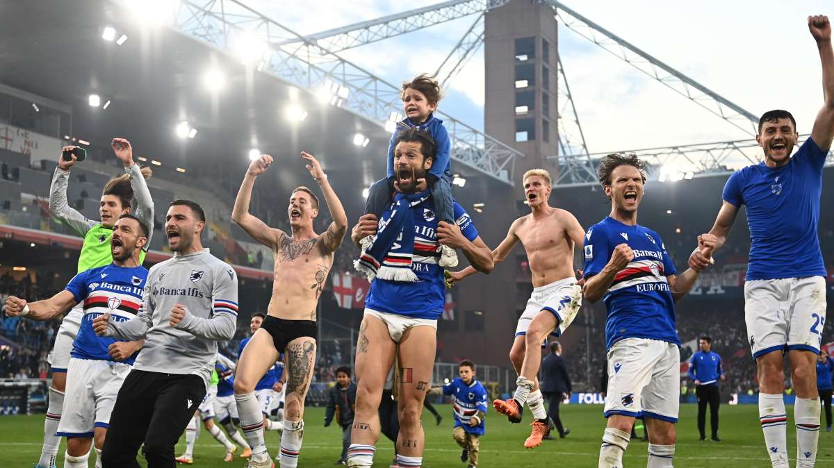 Sampdoria celebra salvezza con foto 2021-2022 sui social