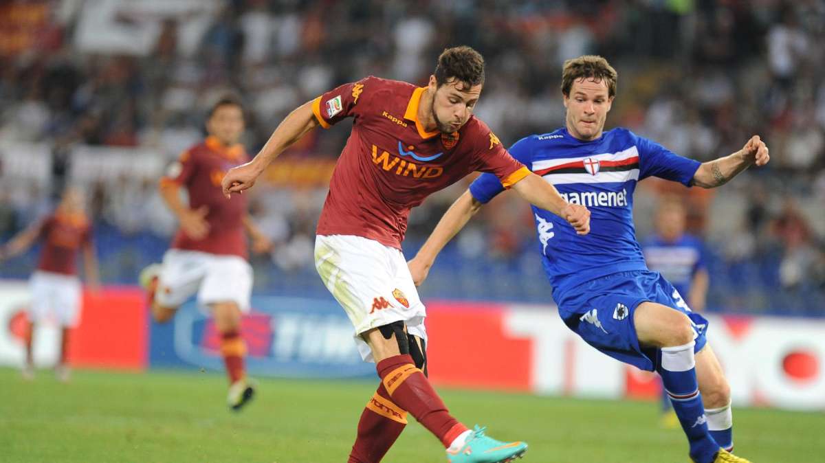 Photogallery Roma - Sampdoria: Destro contrastato da Costa