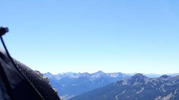 "Bevo e scatto per la Samp": Fabio e la sua scalata a Briançon protetto dai colori magici