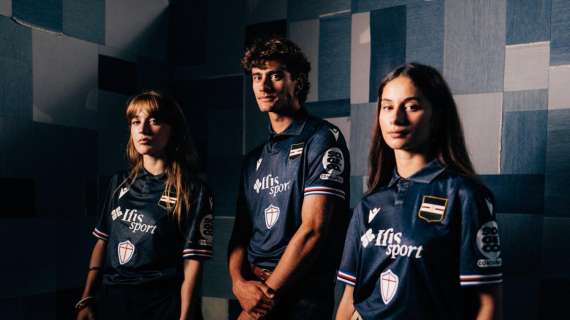 Sampdoria, presentata con Macron la terza maglia 25/26 “Blu di Genova”