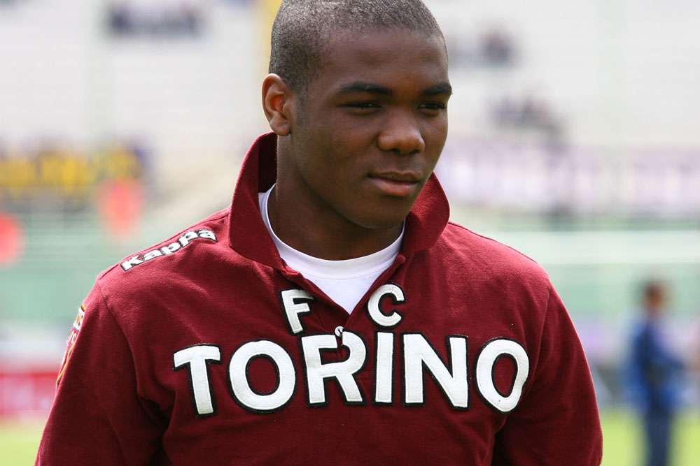 Valencia segue Ogbonna