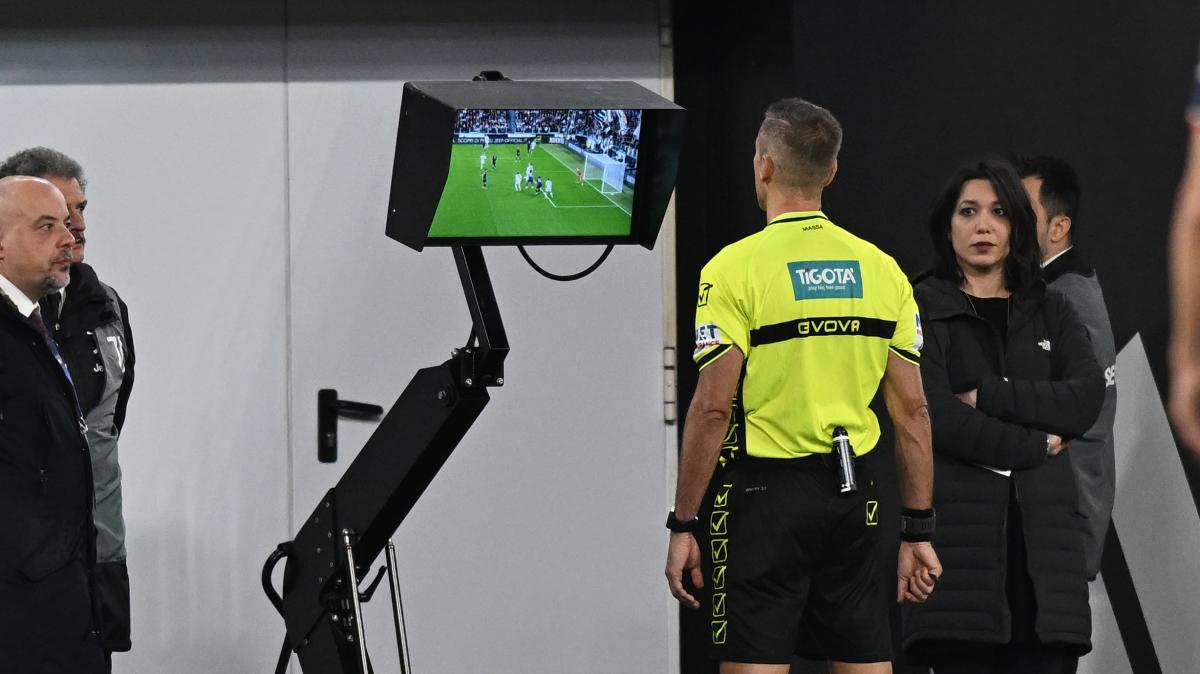 Sampdoria, l'arbitro fischia rigore per noi; il VAR lo toglie