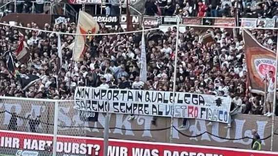 Tifoseria St Pauli, esposto striscione di vicinanza alla Sampdoria