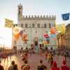 Il Gruppo Sbandieratori di Gubbio alla cerimonia d'apertura di Sassuolo-Napoli