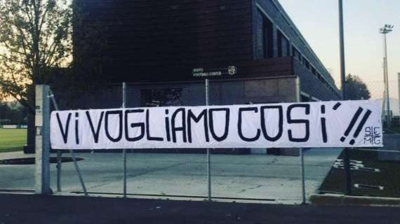 Sassuolo, il messaggio dei tifosi dopo Bologna: "Vi vogliamo così" - FOTO