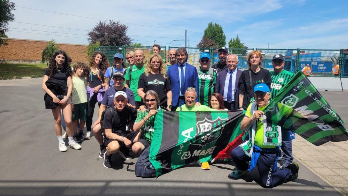 Sassuolo, prima del Milan la tradizionale camminata per la A: tifosi arrivati al Mapei Stadium
