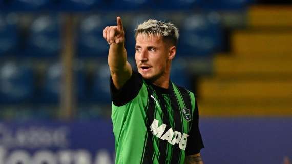 Pinamonti sostituito in Napoli-Sassuolo: gesto di stizza verso la panchina