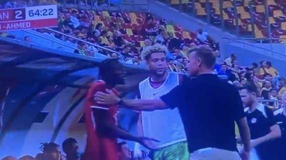 VIDEO - Koné, che combini? Non prende bene la sostituzione e litiga con il c.t.