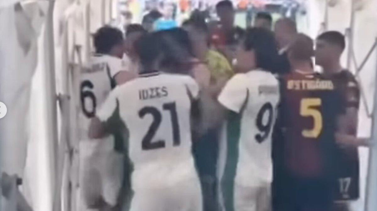 "Non fare il fenomeno", ed è rissa nel tunnel Berardi-Sabelli in Genoa-Sassuolo