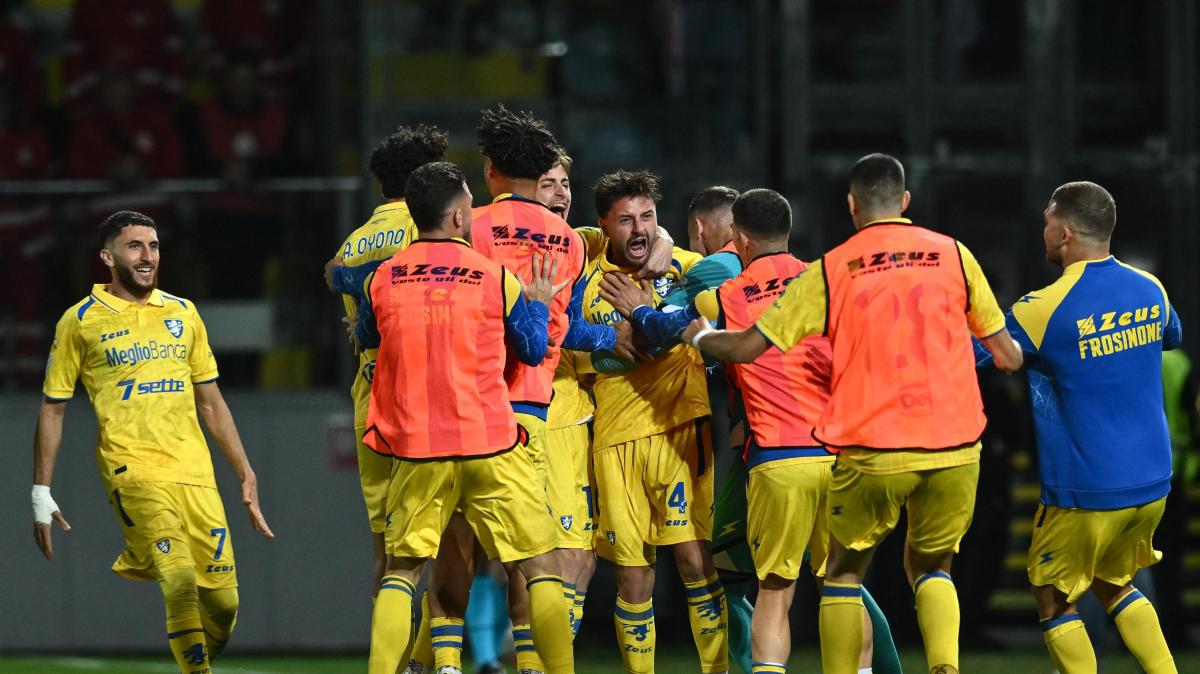Serie B 25/26 verdetti: Frosinone promosso, Modena ai playoff. Reggiana in Serie C
