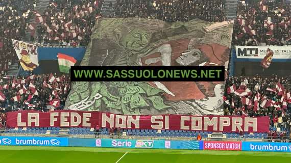 Reggiana, coreografia contro Carnevali e il Sassuolo: "La fede non si compra"