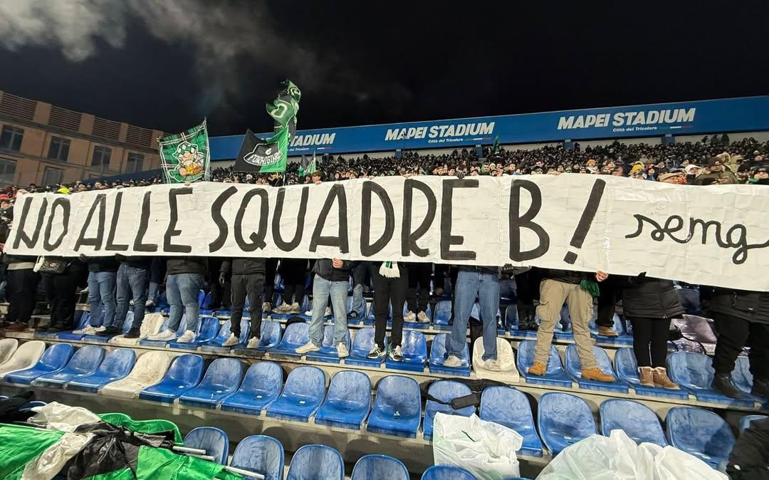 Sassuolo, lo striscione della curva contro le squadre B