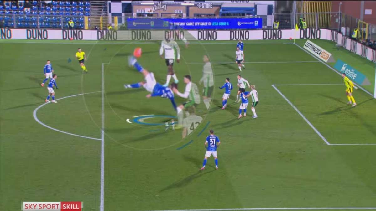 La rovesciata di Nico Paz in Como-Sassuolo fa il giro del mondo: "Genio"