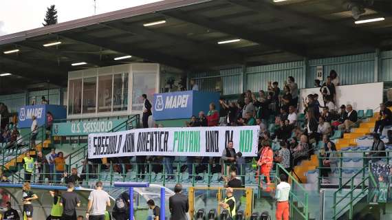 Grande accoglienza al Ricci per l'ex Piovani. Striscione dei tifosi. Lui: "Mi avete commosso"