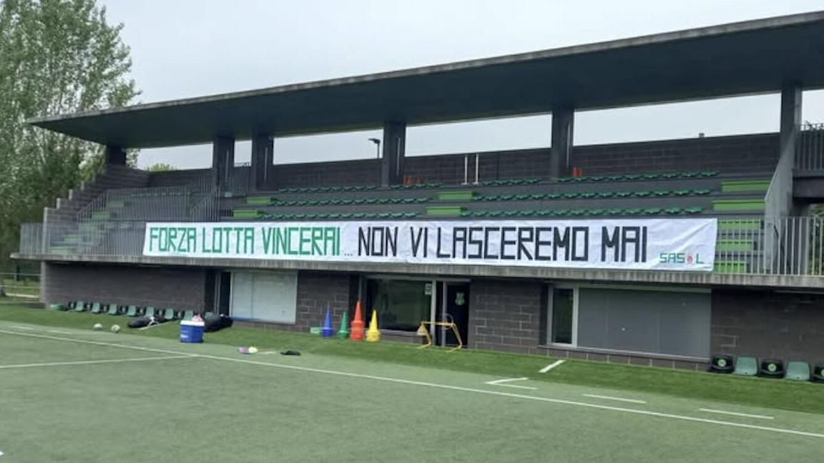 Sassuolo Femminile, il Sasol Club all'allenamento: striscione e sostegno per il finale di stagione