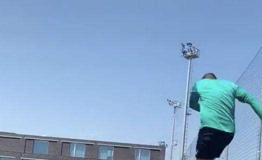 Haraslin, che numero da circo in allenamento - VIDEO