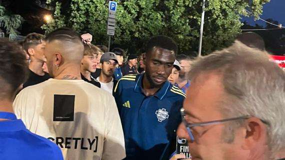 Un tifoso chiede a Fadera: "Rimani al Como?" La risposta dell'obiettivo del Sassuolo