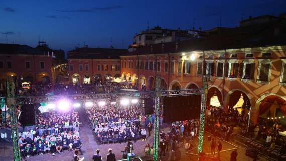 VIDEO e FOTO - Sassuolo, oltre 1.000 tifosi in piazza per la festa promozione