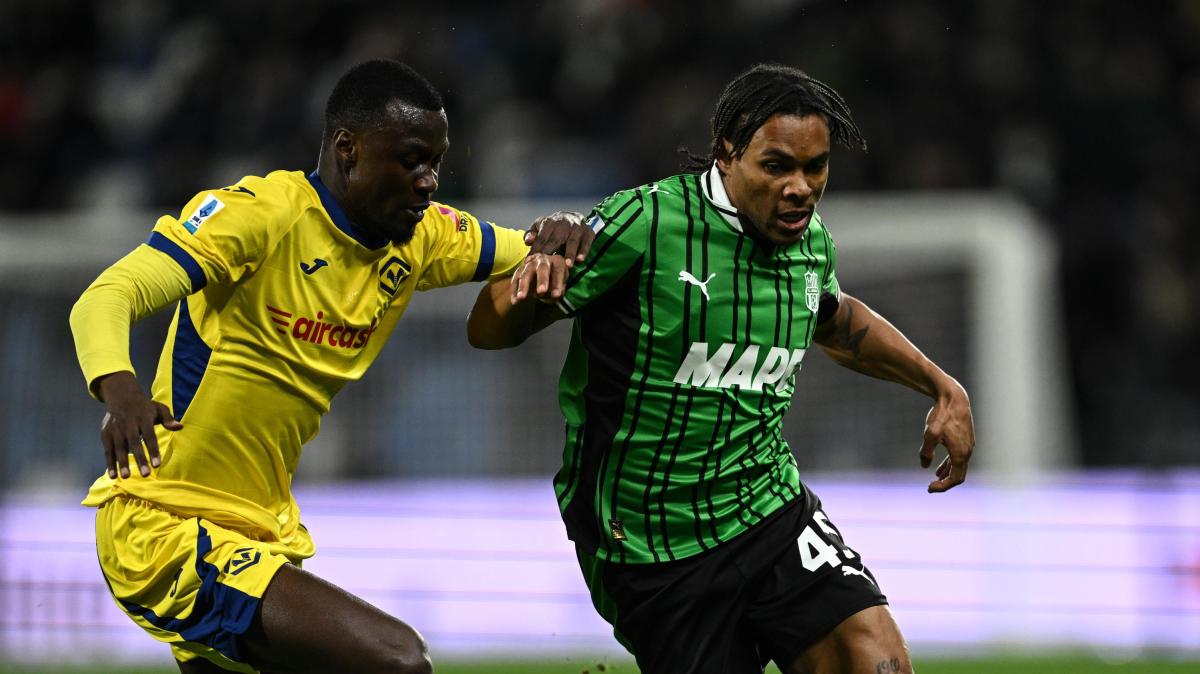 Sassuolo-Verona 3-0, pagelle quotidiani: Berardi top, Laurienté sgasa. Coulibaly bocciato