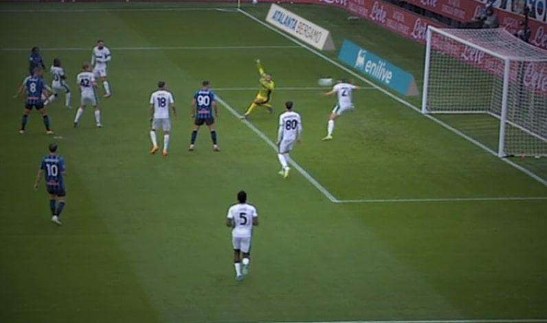 FOTO - Idzes, un salvataggio che vale un gol. E anche un occhio nero