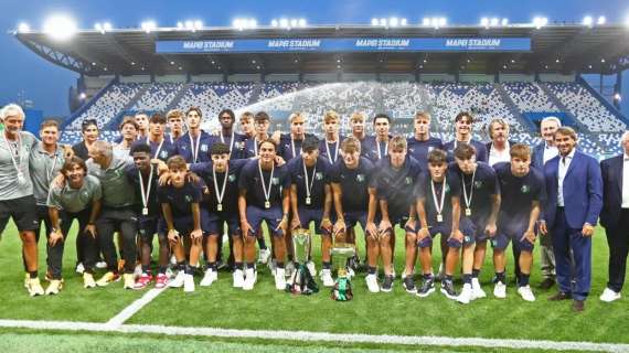 I super-campioni del Sassuolo Primavera sfilano con i trofei al Mapei Stadium