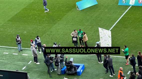 Il Sassuolo celebra Obiang: Pedro nel club dei centenari, premiato prima della partita