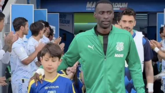 Applausi ai campioni: il pasillo de honor della Carrarese al Sassuolo - VIDEO