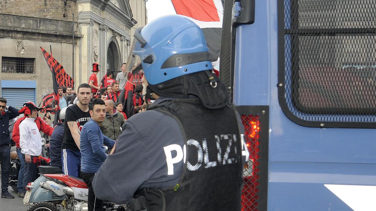 Milano, smantellato un giro di escort di lusso: tra i clienti anche calciatori di Serie A