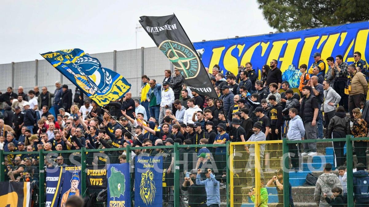 L’Ischia annuncia: “Stipendi pagati regolarmente. Nessun fallimento”