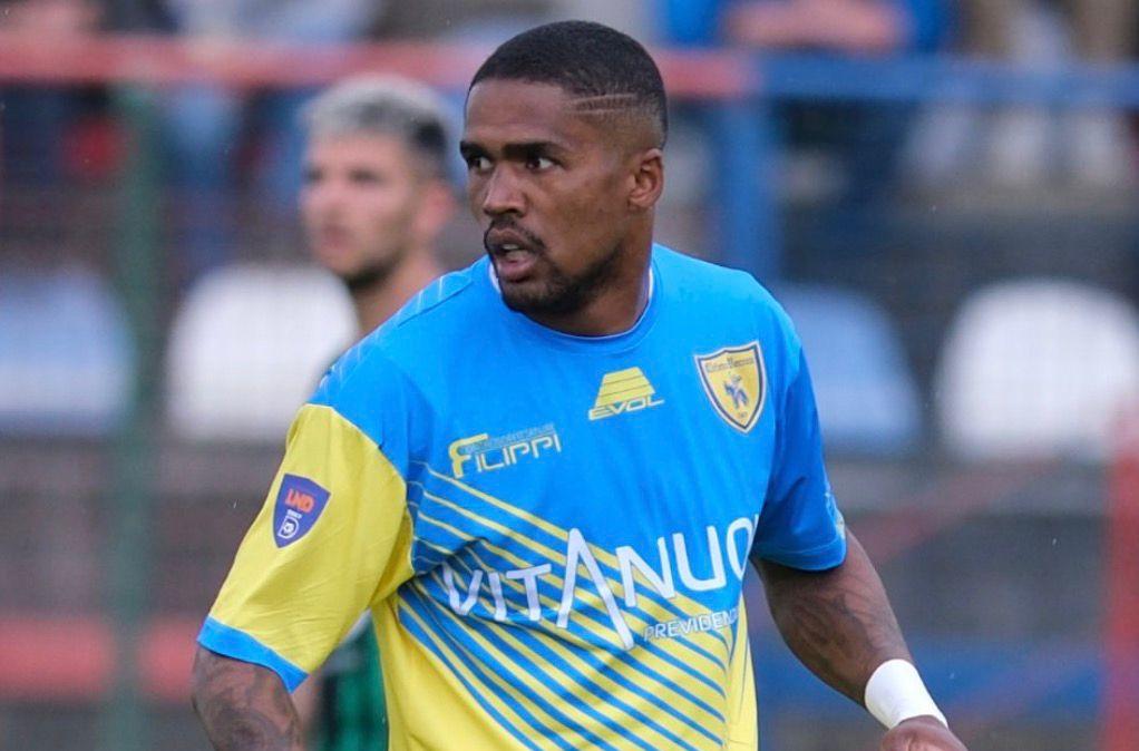 Douglas Costa, dalla finale di Coppa Italia alla Serie D: il primo gol con il Chievo arriva contro il Milan... Futuro!