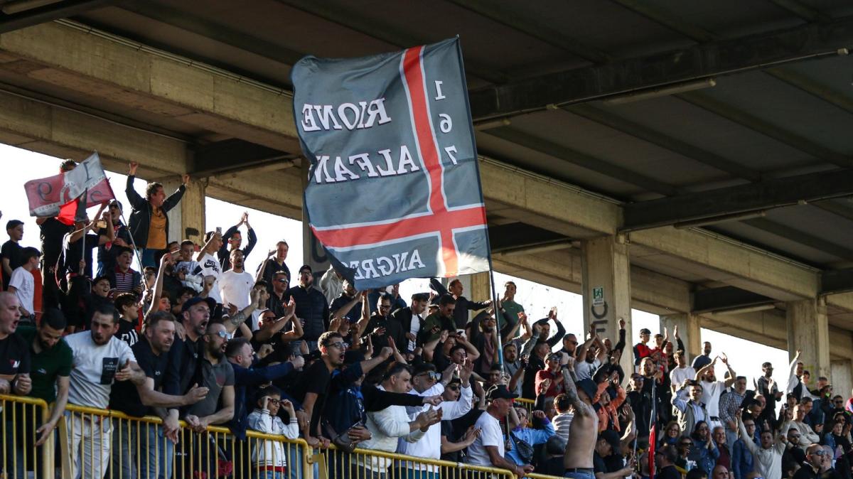 Angri, azzerate le cariche societarie del club nonostante la salvezza