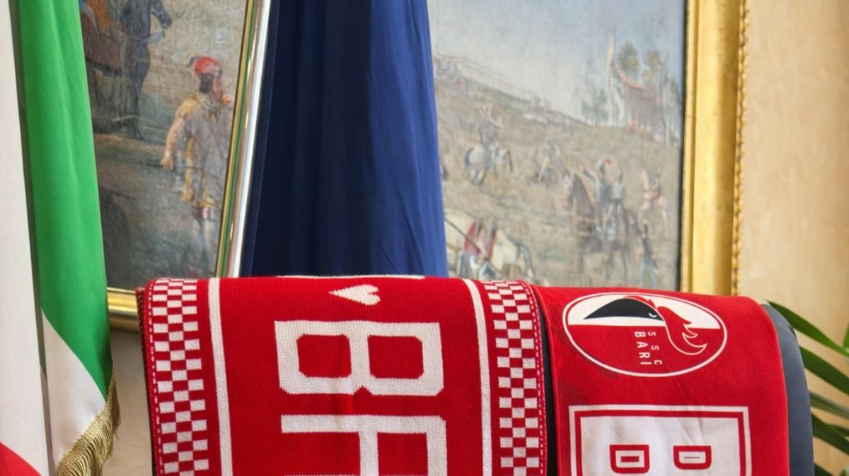 Barletta, il sindaco durante i festeggiamenti: "Spero che il Bari retroceda". Poi la rettifica: "Non auguro sventure"