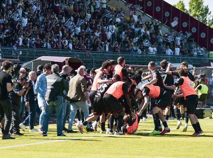 Arezzo, il volo è realtà: battuta la Torres, è Serie B!