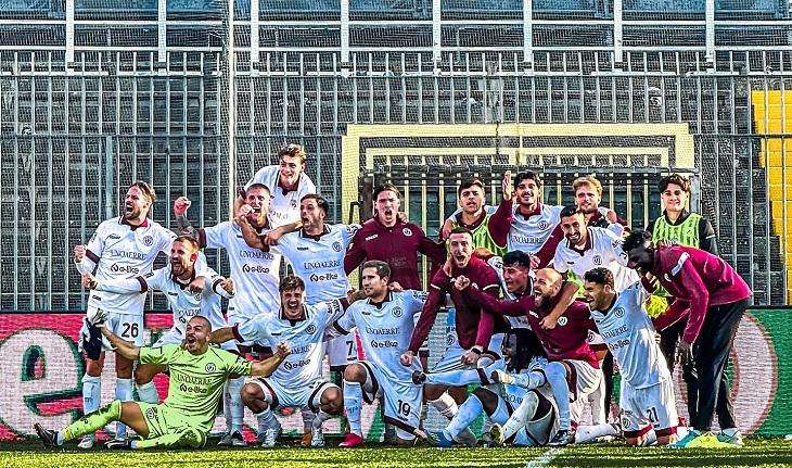 Arezzo, Tutti al Sette in Pagella! Varela e Ravasio, Voti da Urlo per gli Eroi di Ravenna