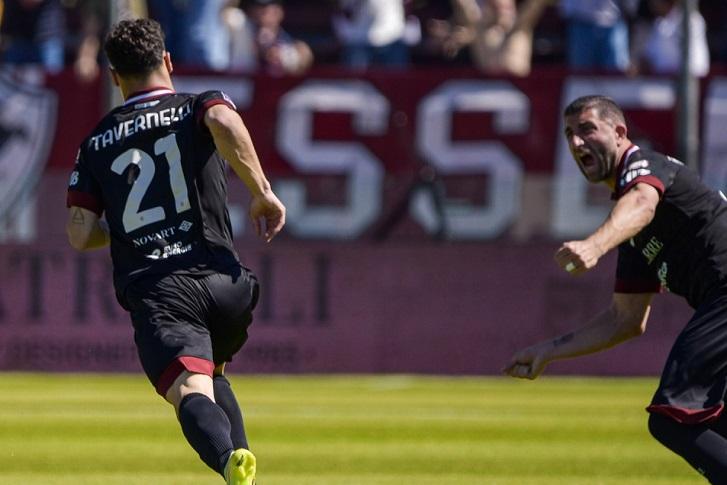 Il Cavallino torna a correre: l’Arezzo abbatte la Torres ed è in Serie B!