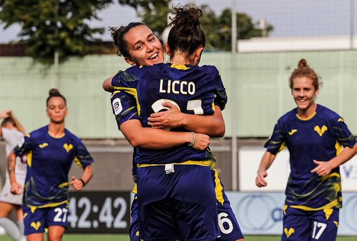 Hellas Verona Implacabile: Arezzo travolto 3-0 dalla Doppietta dell'Ex Licco