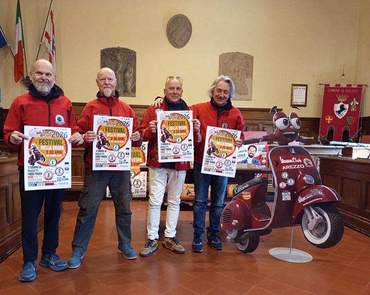 Un cuore a due tempi: in cinquecento per i 30 anni del Vespa Club Arezzo.