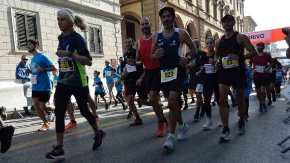 Arezzo corre sotto il sole africano : Una festa di sport e solidarietà