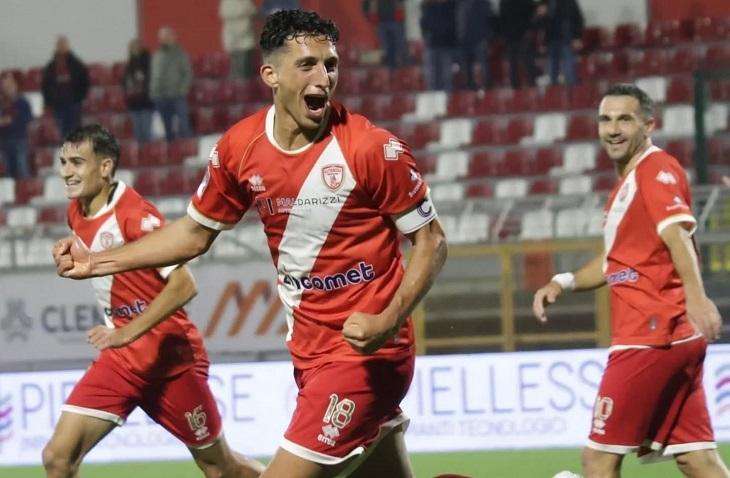 L'Arezzo Vola, L'Ascoli Frena: Fuga Solitaria Amaranto in Vetta alla Lega Pro