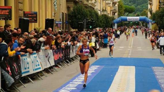 Spettacolo a non finire ad Arezzo: i 10 km infiammano la città